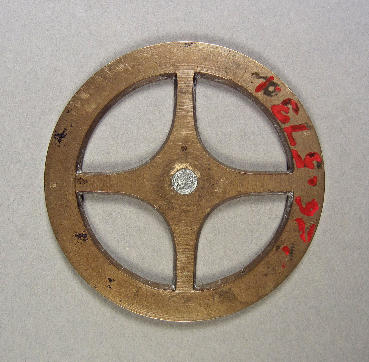 1957.0026.573.001, Clock wheel template, side 1