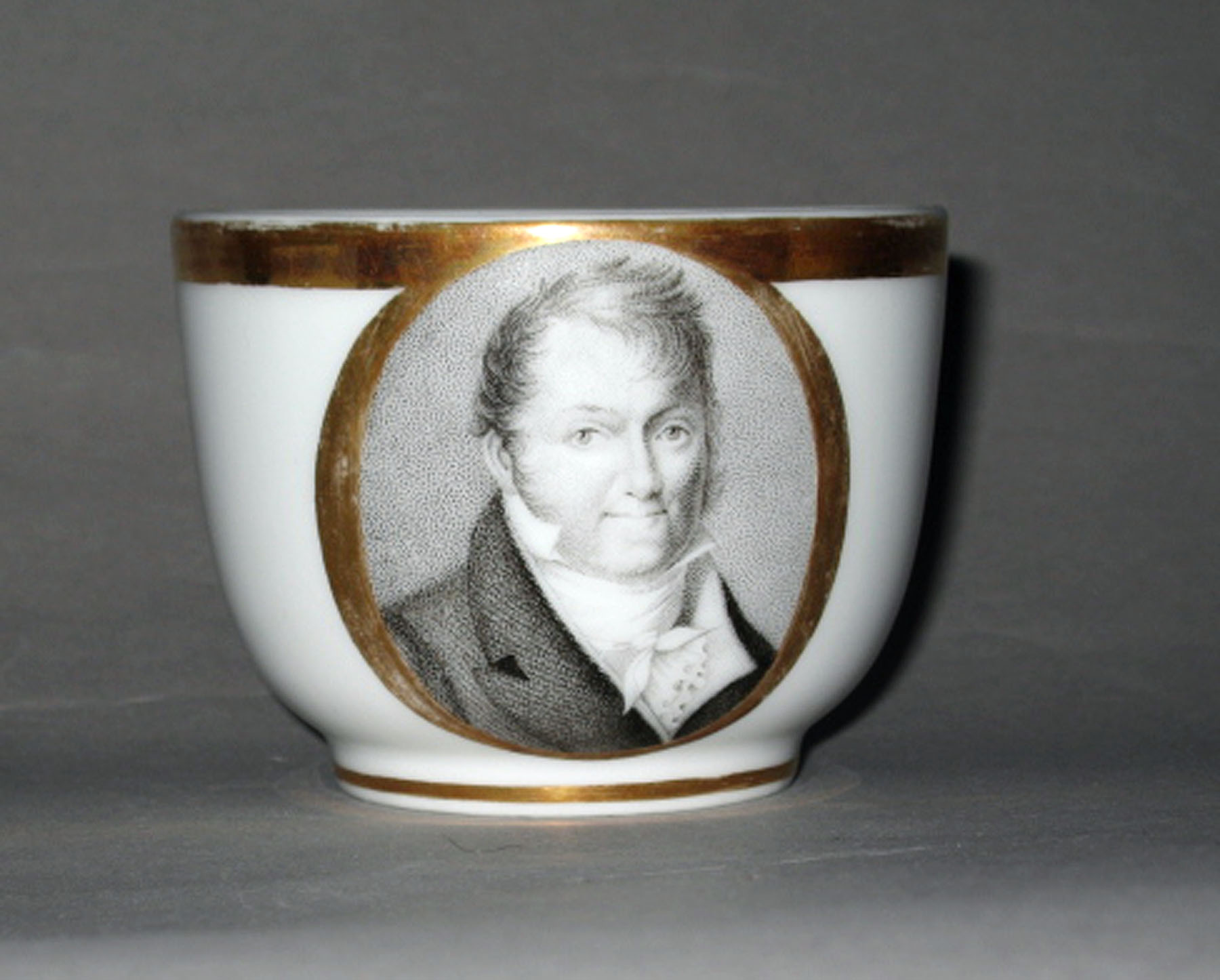 1958.1396 Porcelain teacup (front)