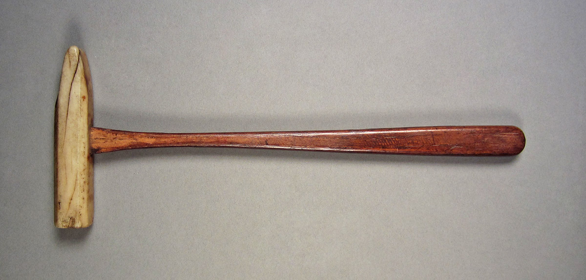 1957.0084.041, Hammer, side 1