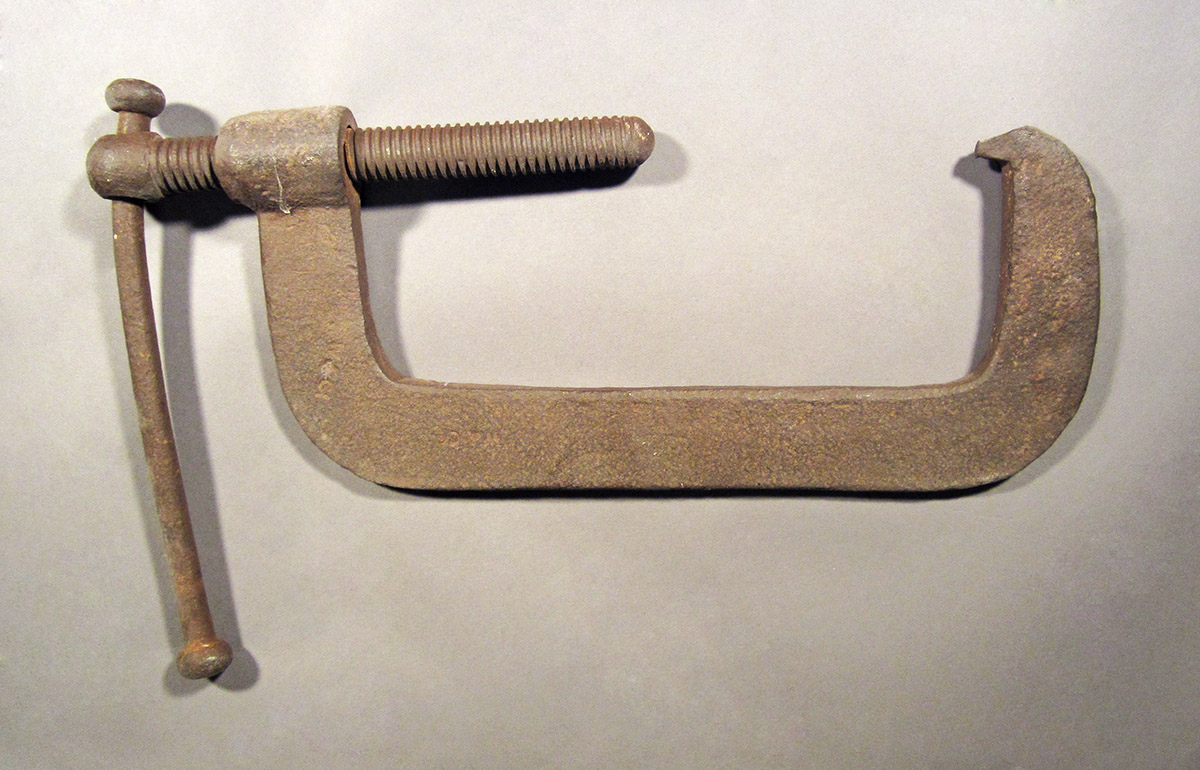 1957.0026.651, 'C' clamp, side 1