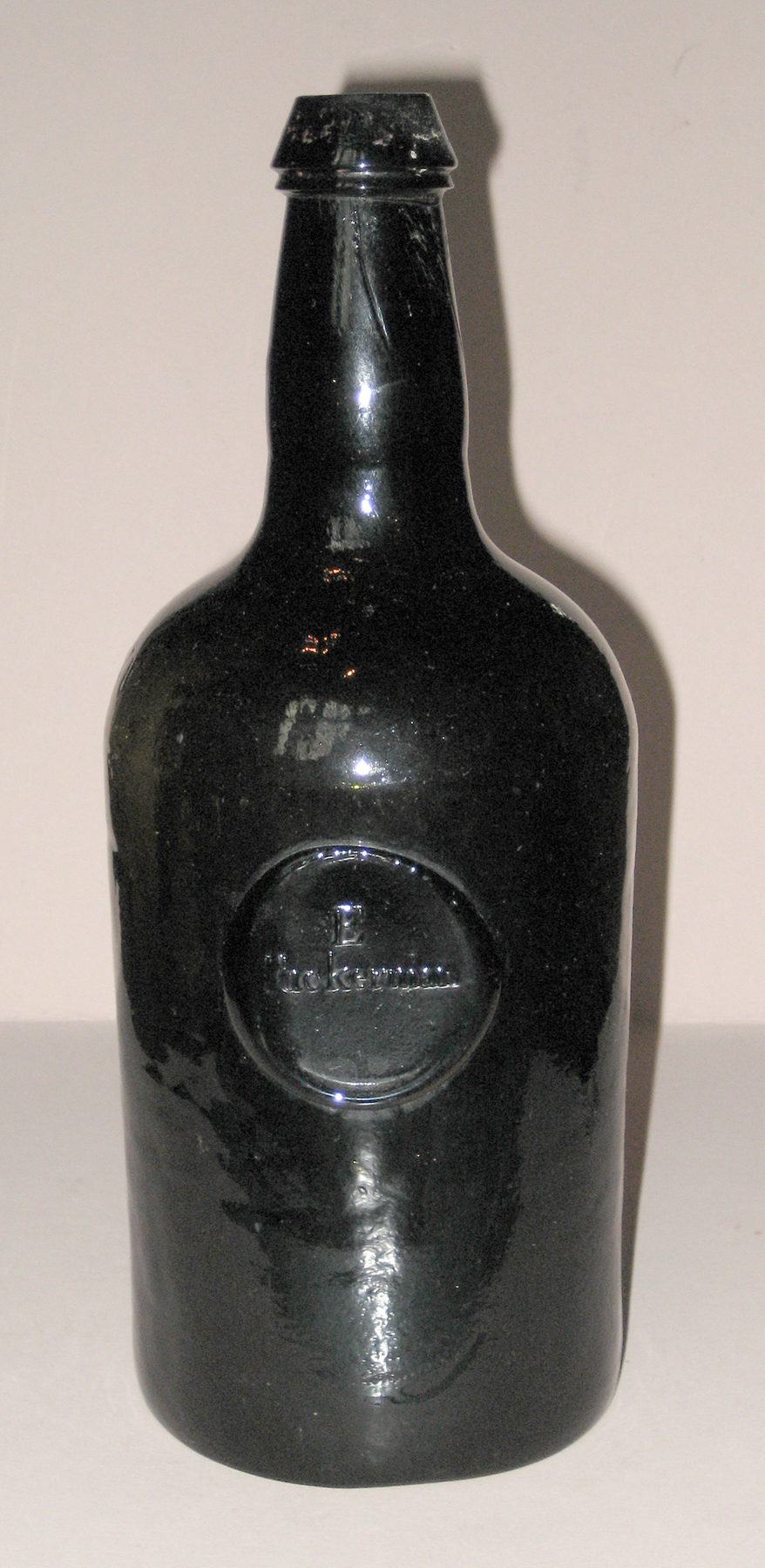 1961.0966.002 Wine bottle