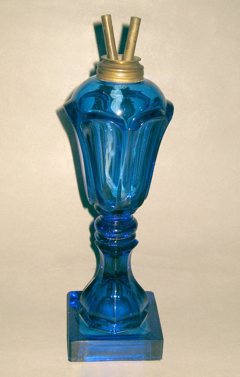 1964.1110.002 Glass oil lamp