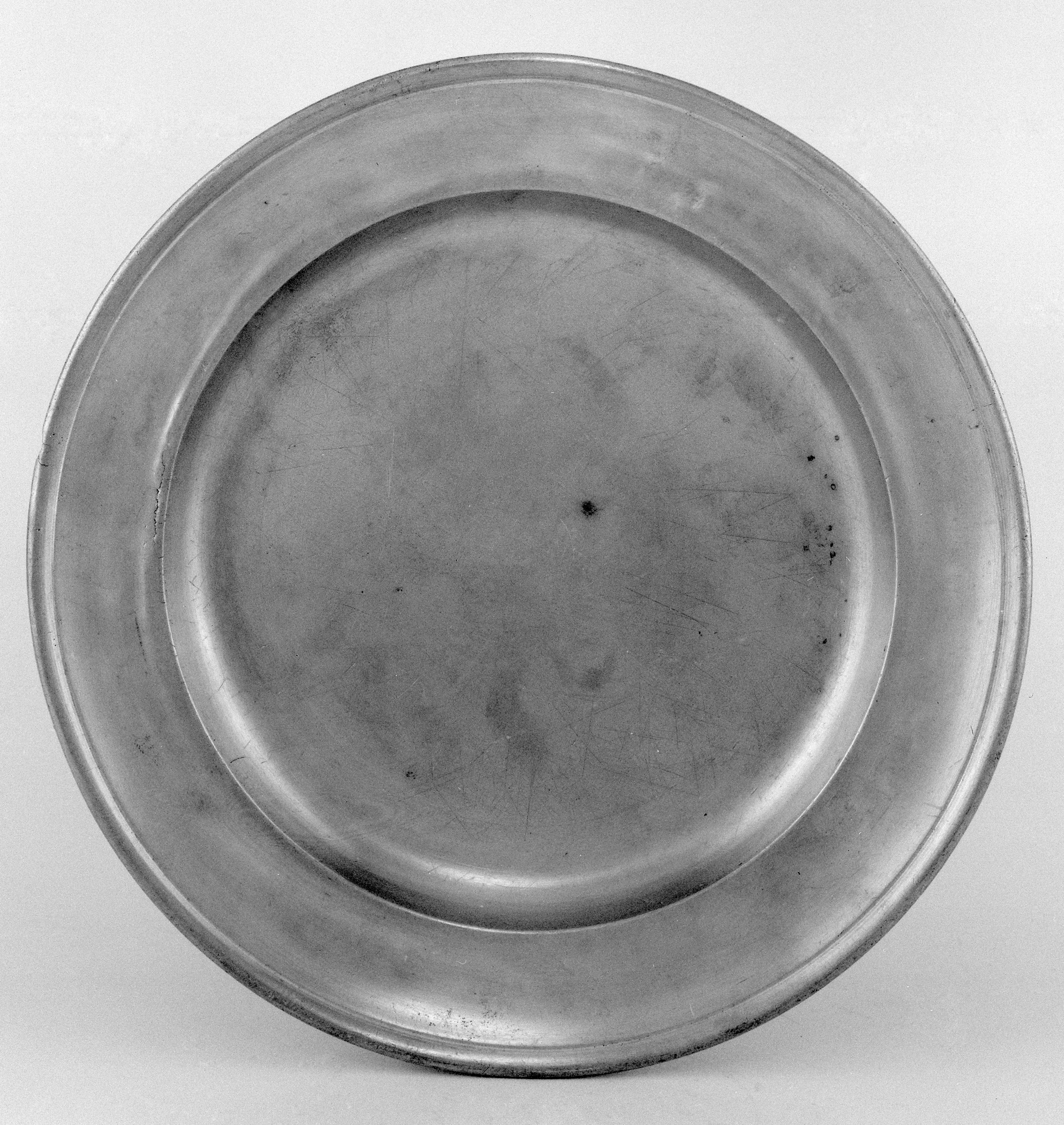 1964.1156 Pewter plate