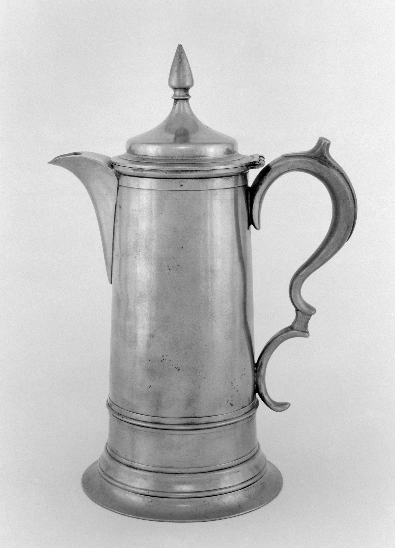 1964.1158 Pewter flagon