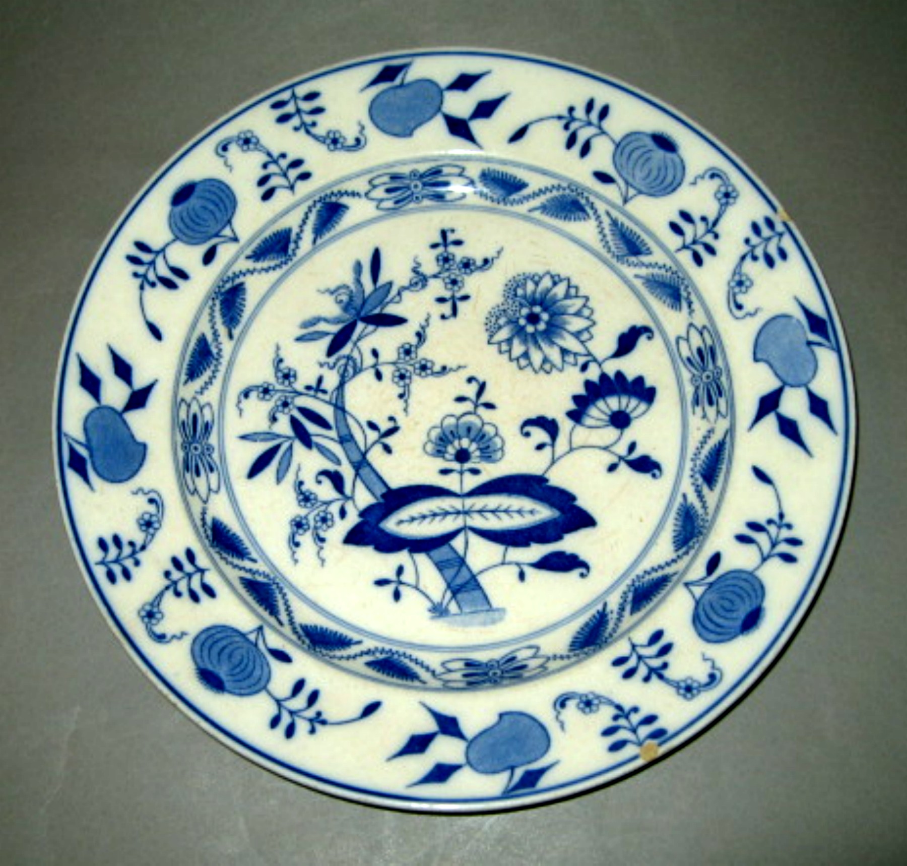 1956.0014.0012 Villeroy and Boch earthenware plate