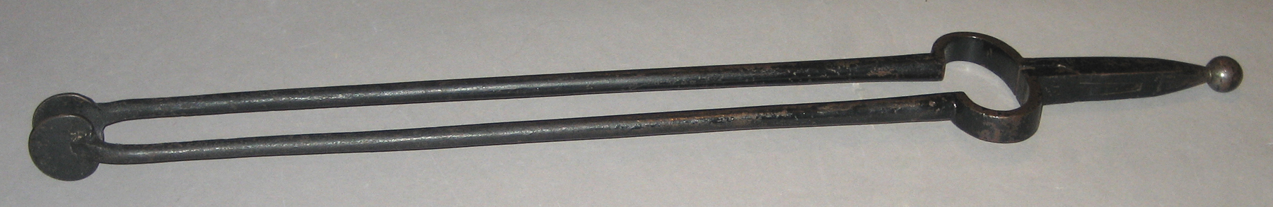 1953.0108.005 Tongs