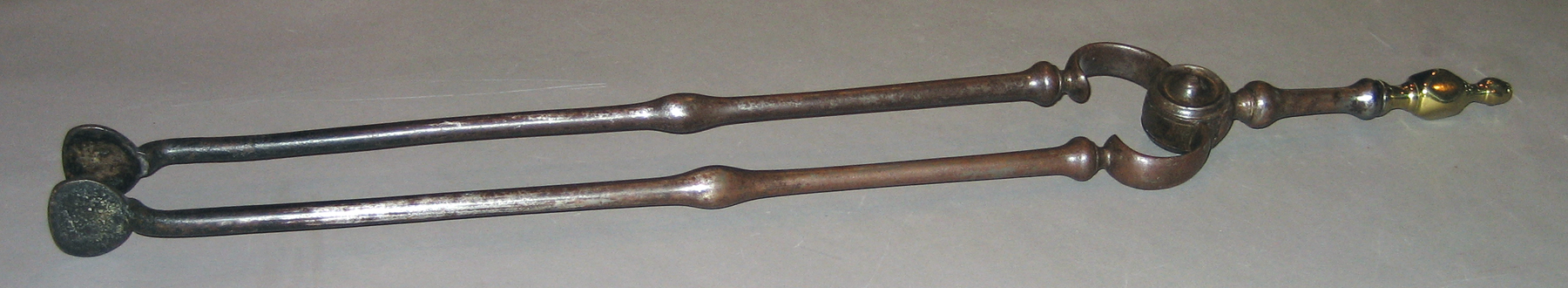 1962.0667 Tongs