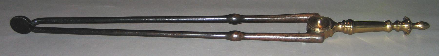 1954.0092.004 Tongs