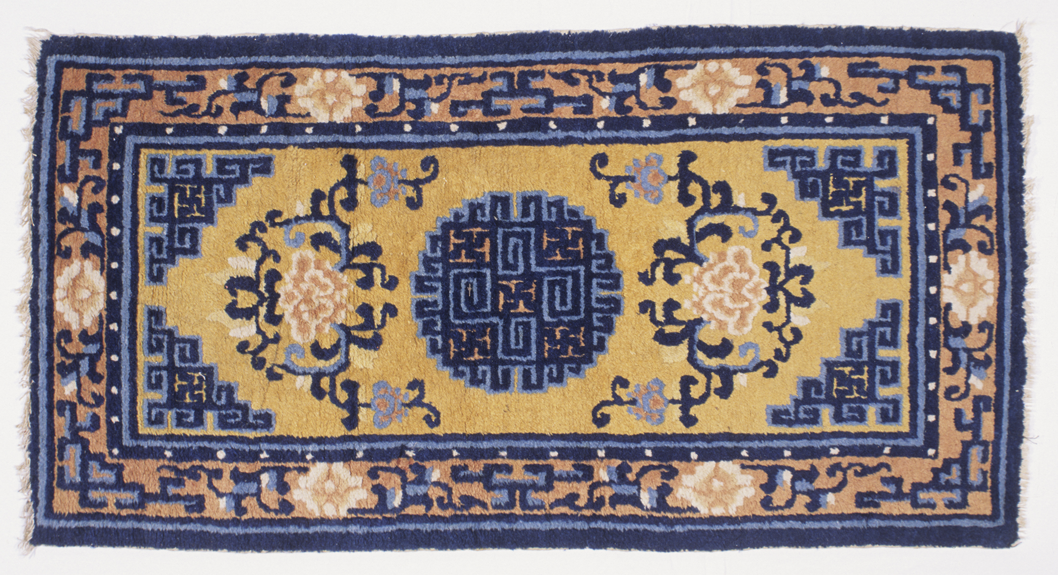 1953.0051 Rug, view 1