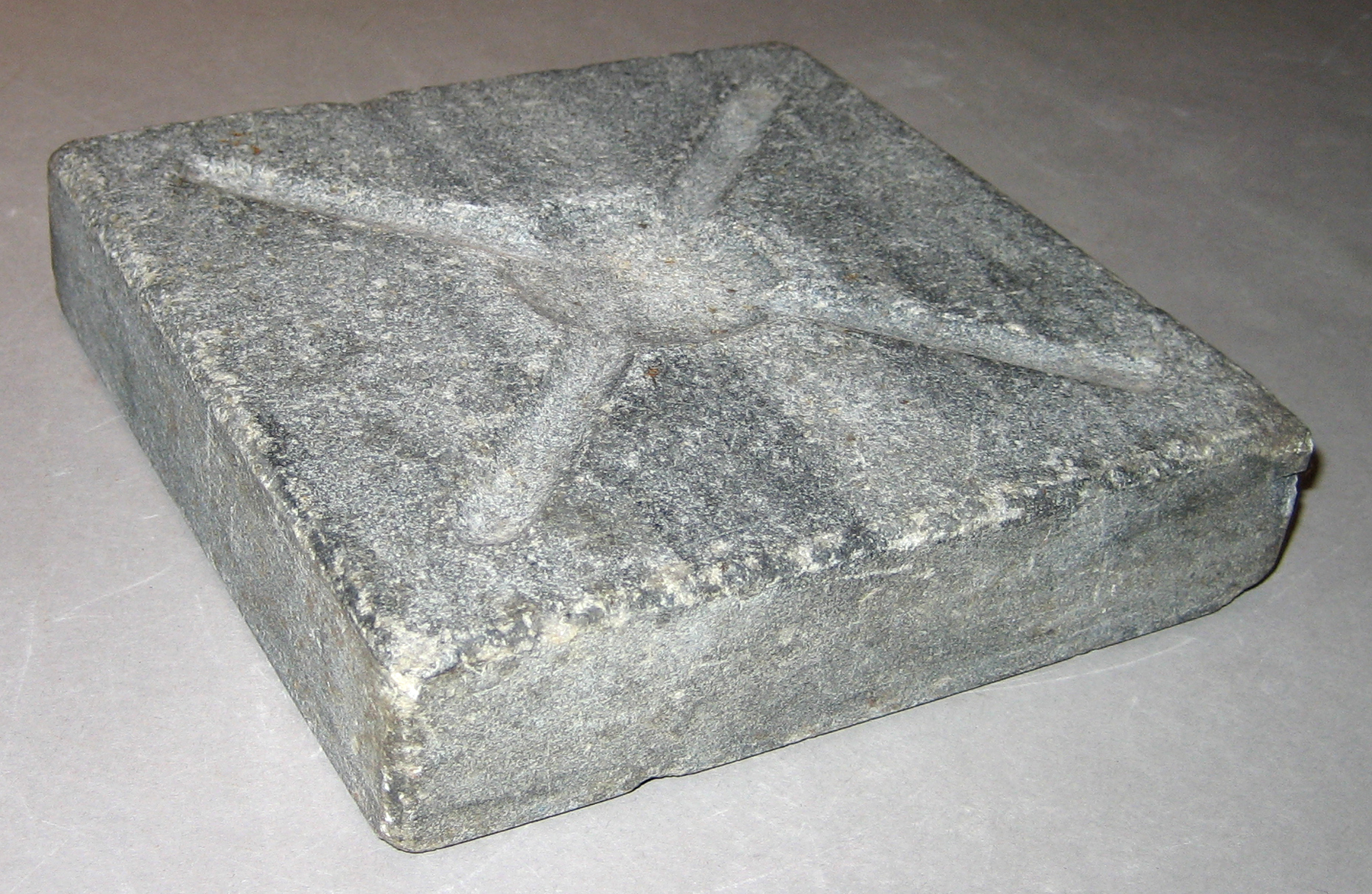 Inorganic (stone, mineral, etc.) - Tong stone