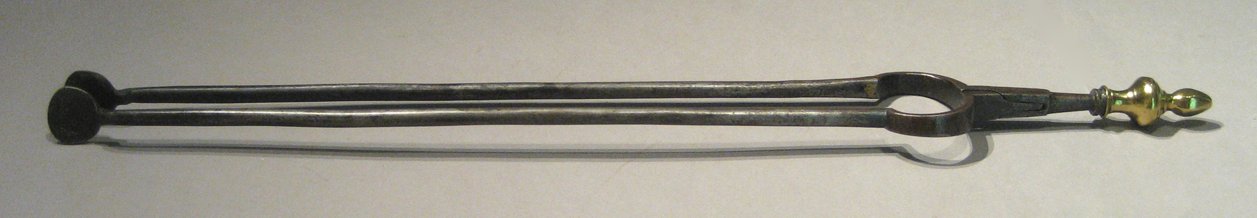 1952.0286.002 Tongs