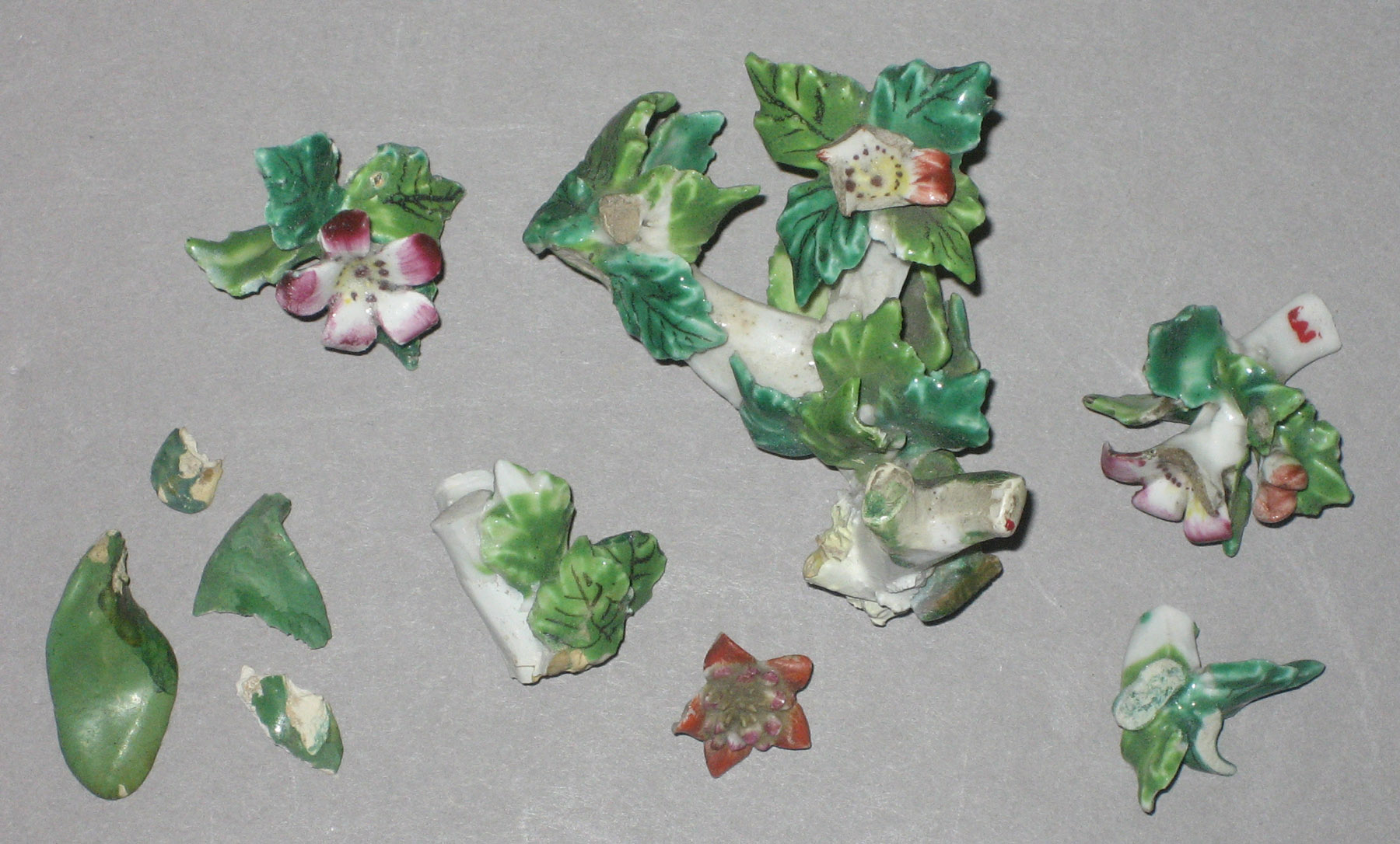 1962.0553 Soft paste porcelain fragments