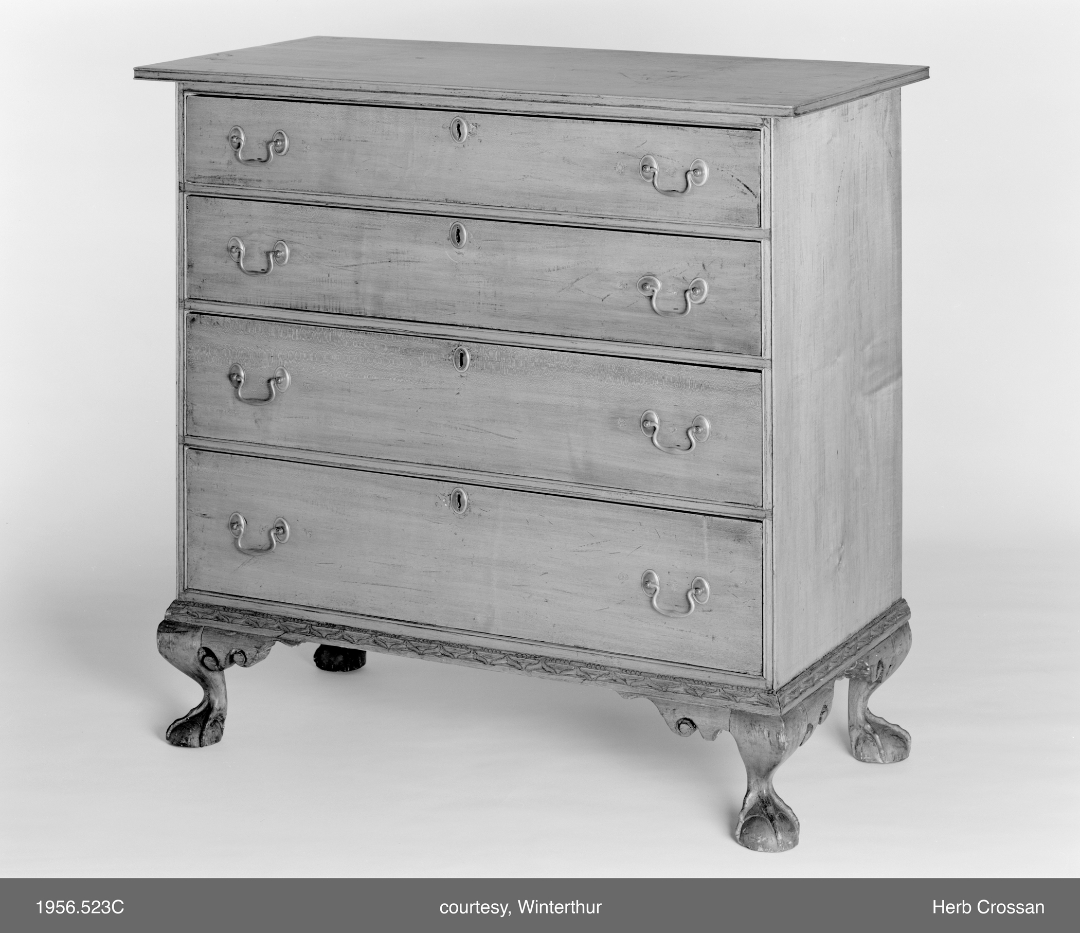 1956.0523 Chest of drawers