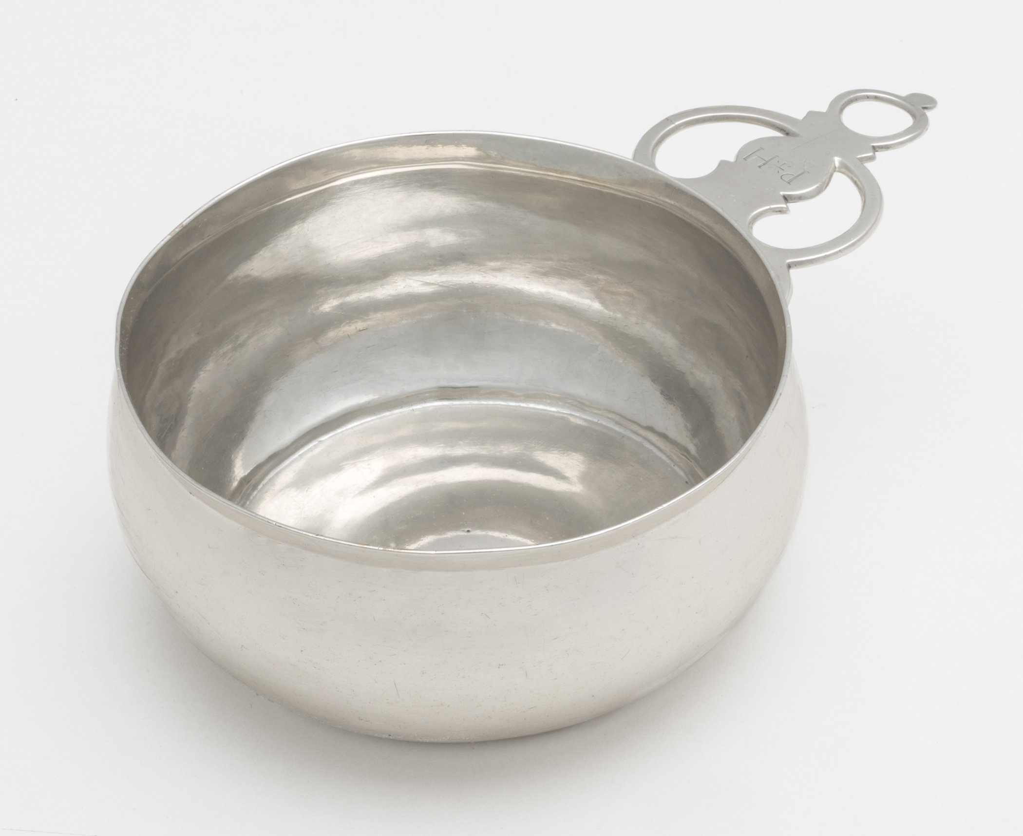 1966.0114 Porringer, view 1