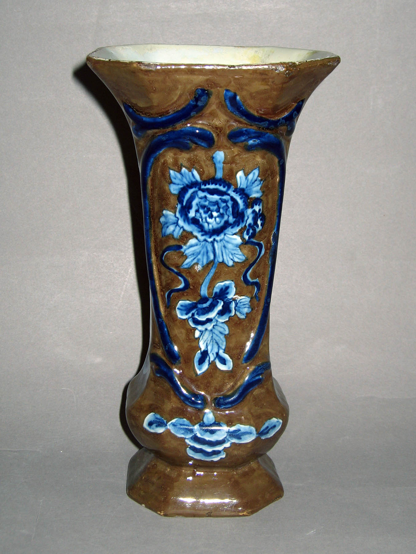 1953.0052.002 Delft garniture vase
