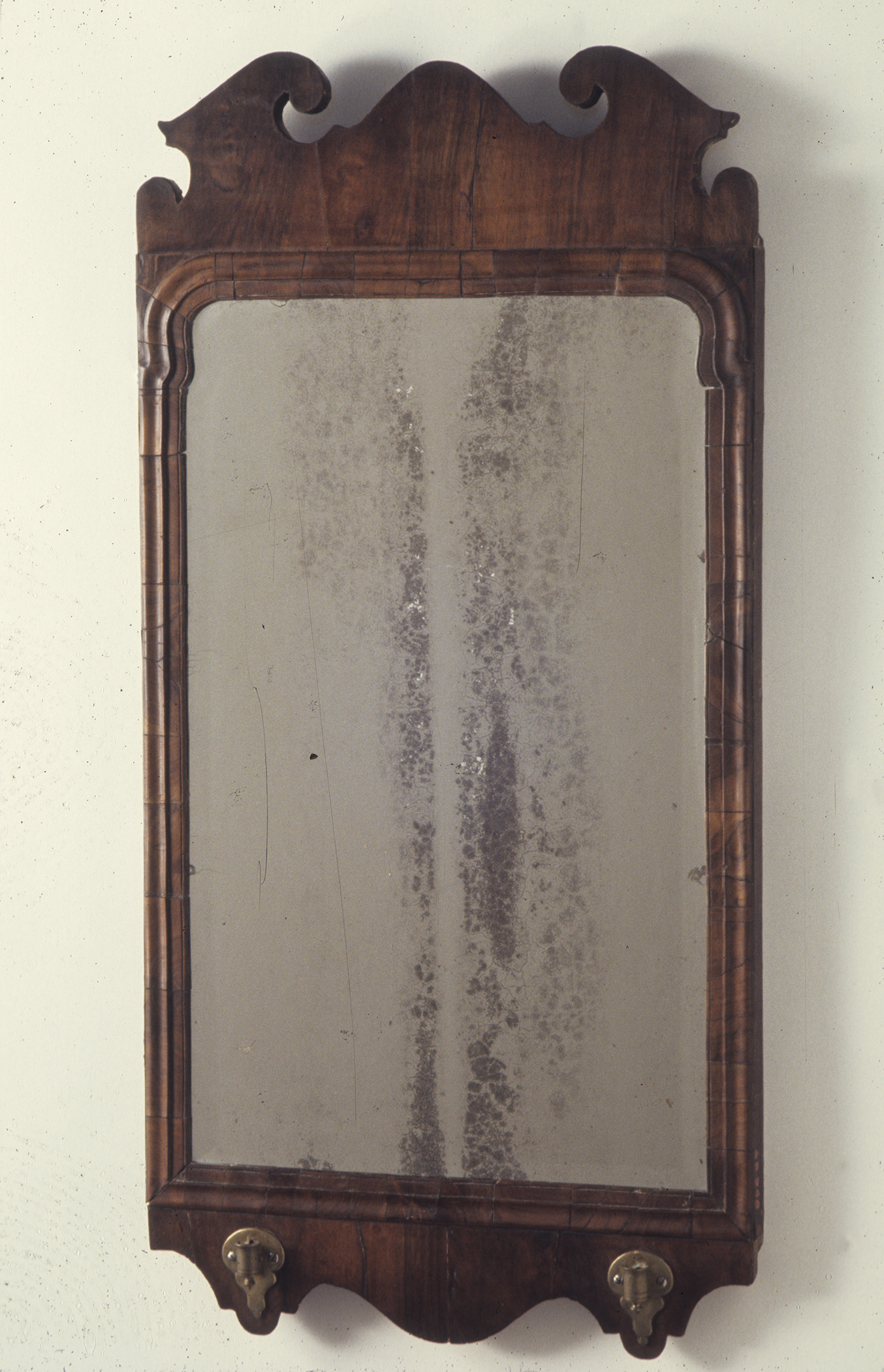 1963.0968, Looking glass, mirror, view 1