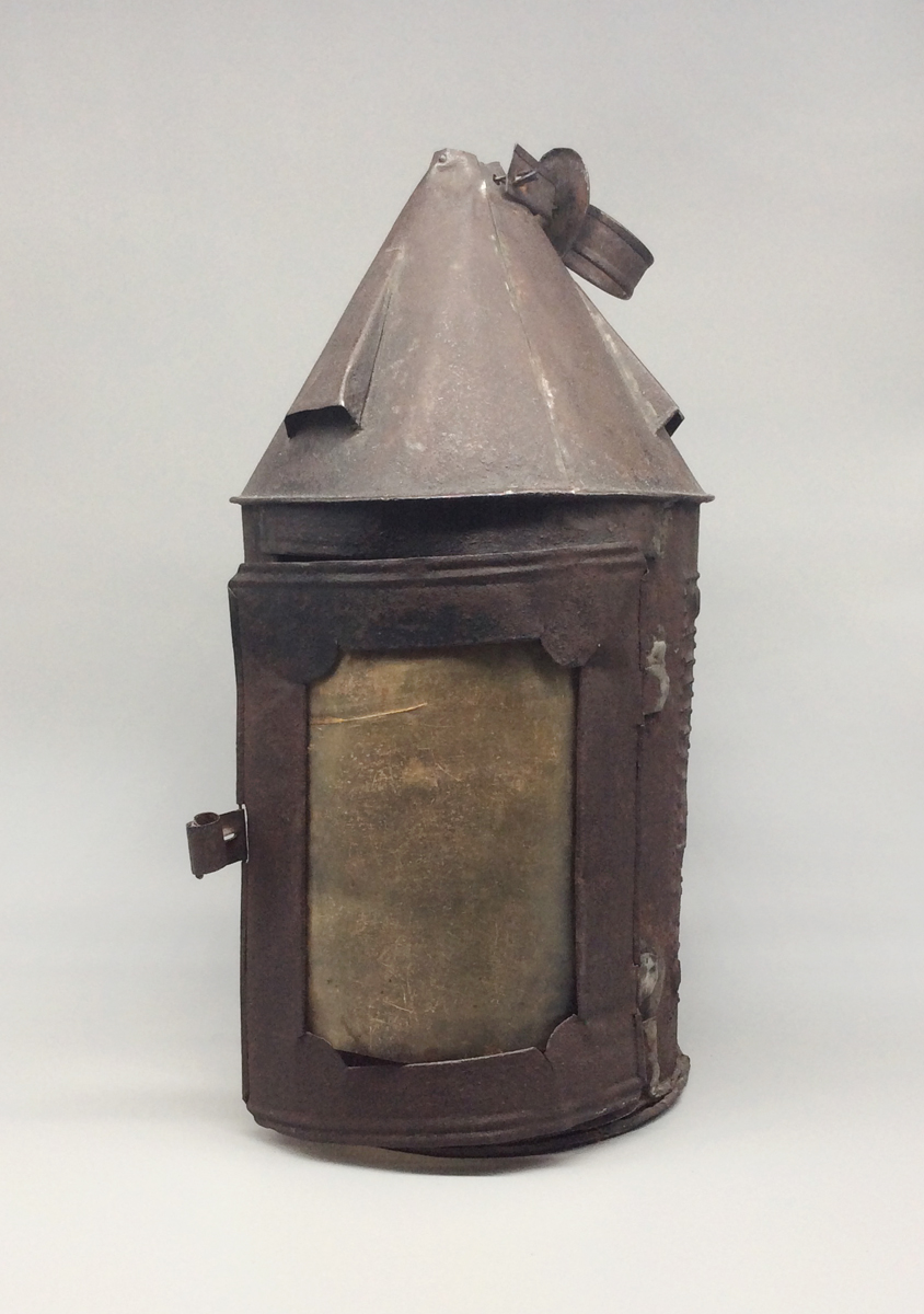 1957.0107.002 Lantern, view 1