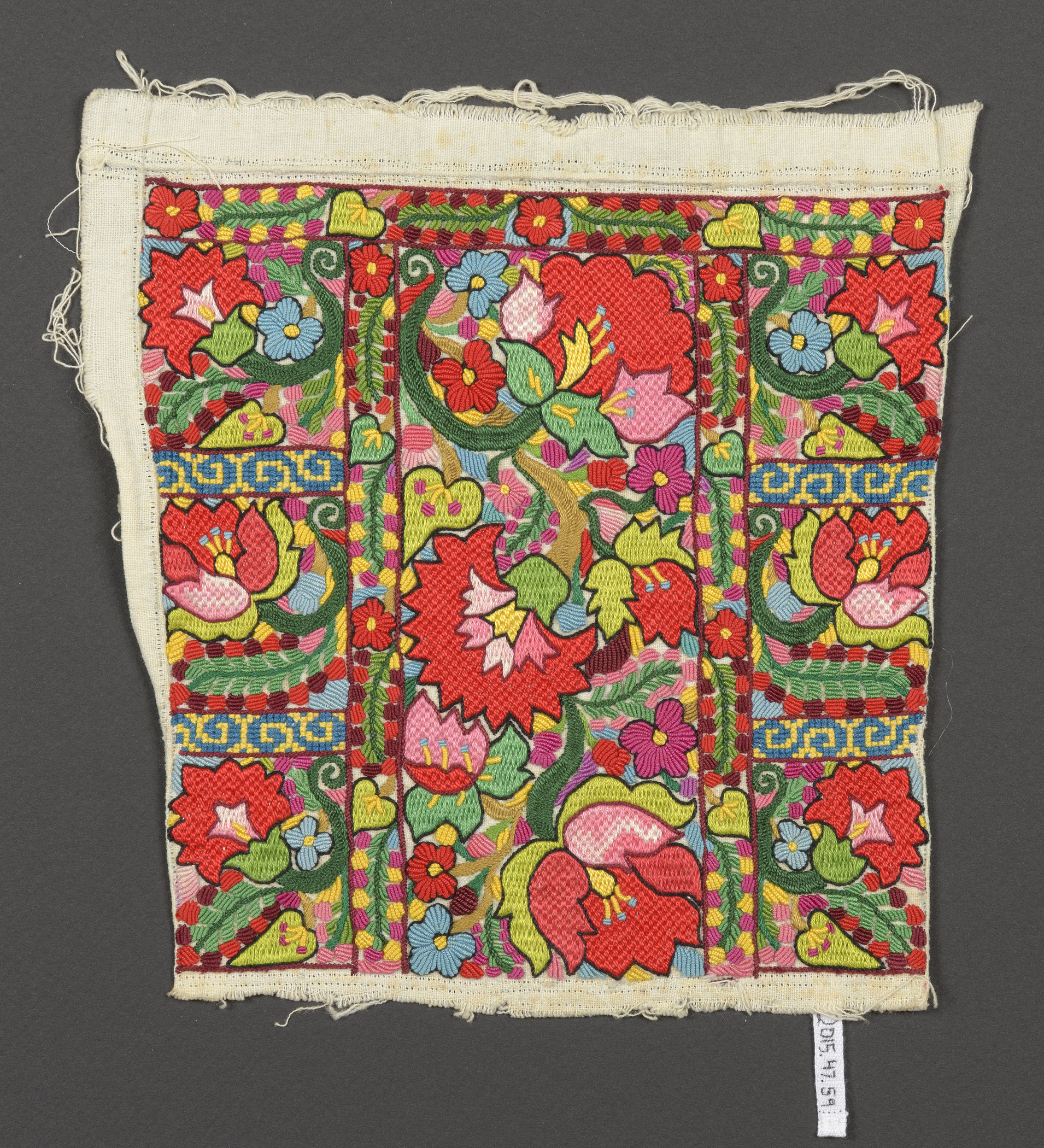 2015.0047.059 Textile fragment, embroidered, view 1