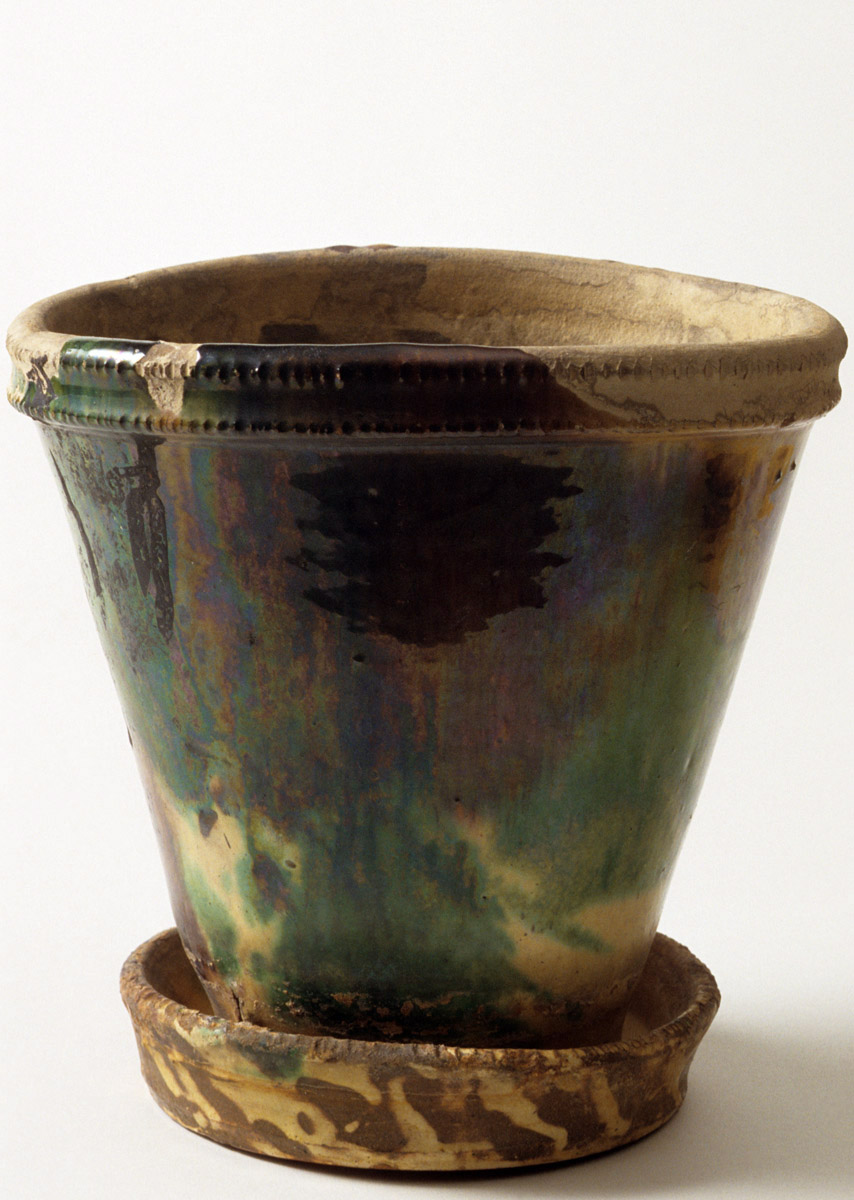 1959.1312 Mottled earthenware flowerpot
