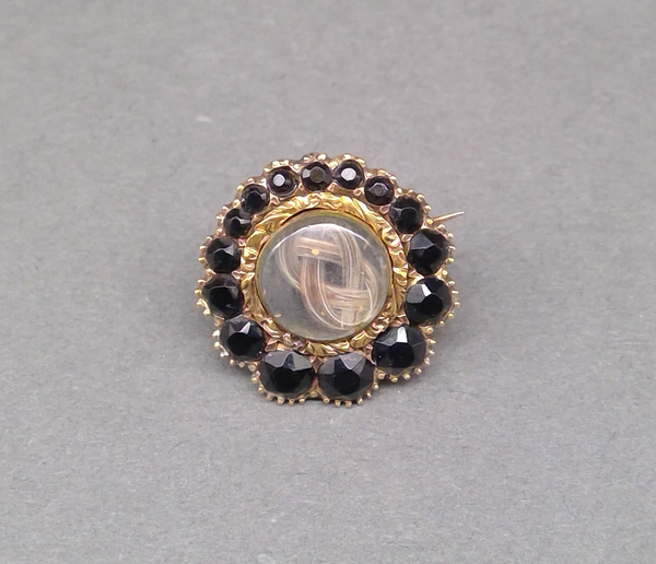 1959.0569 Brooch, Mourning brooch or pin, view 1