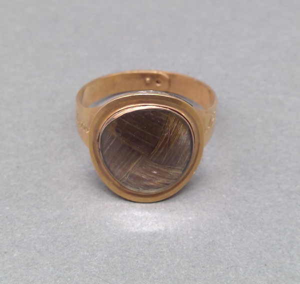 1972.0069 Ring (finger), Mourning ring, view 1