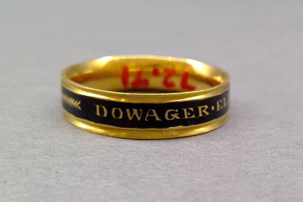 1972.0071 Ring (finger), Mourning ring, view 1