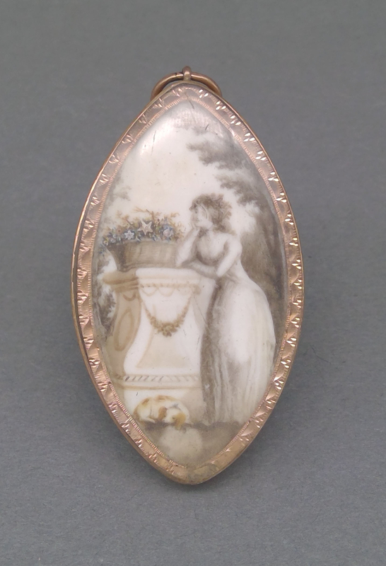 1981.0109 Locket, Mourning brooch, view 1