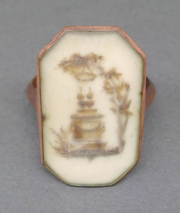 1997.0029.004 Ring (finger), Mourning ring, view 1