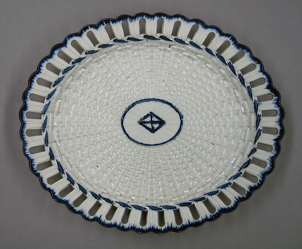 1955.0571 Pearlware dish