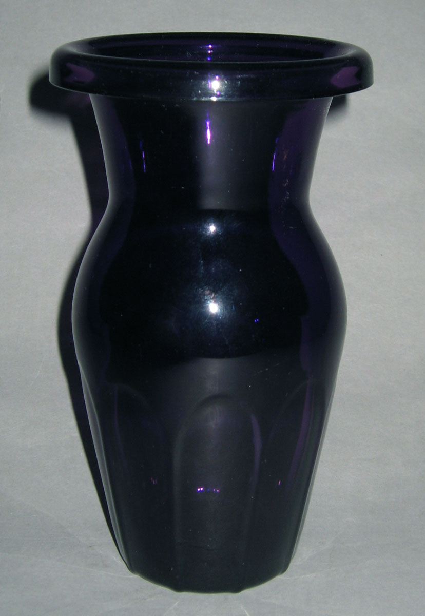 1959.3115 Lead glass vase