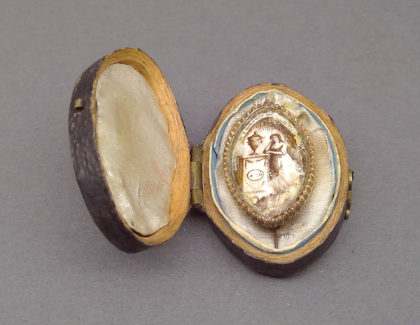 Mourning brooch case...