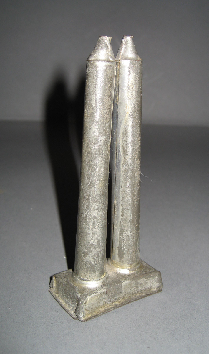 1955.0136.100 Candle mold