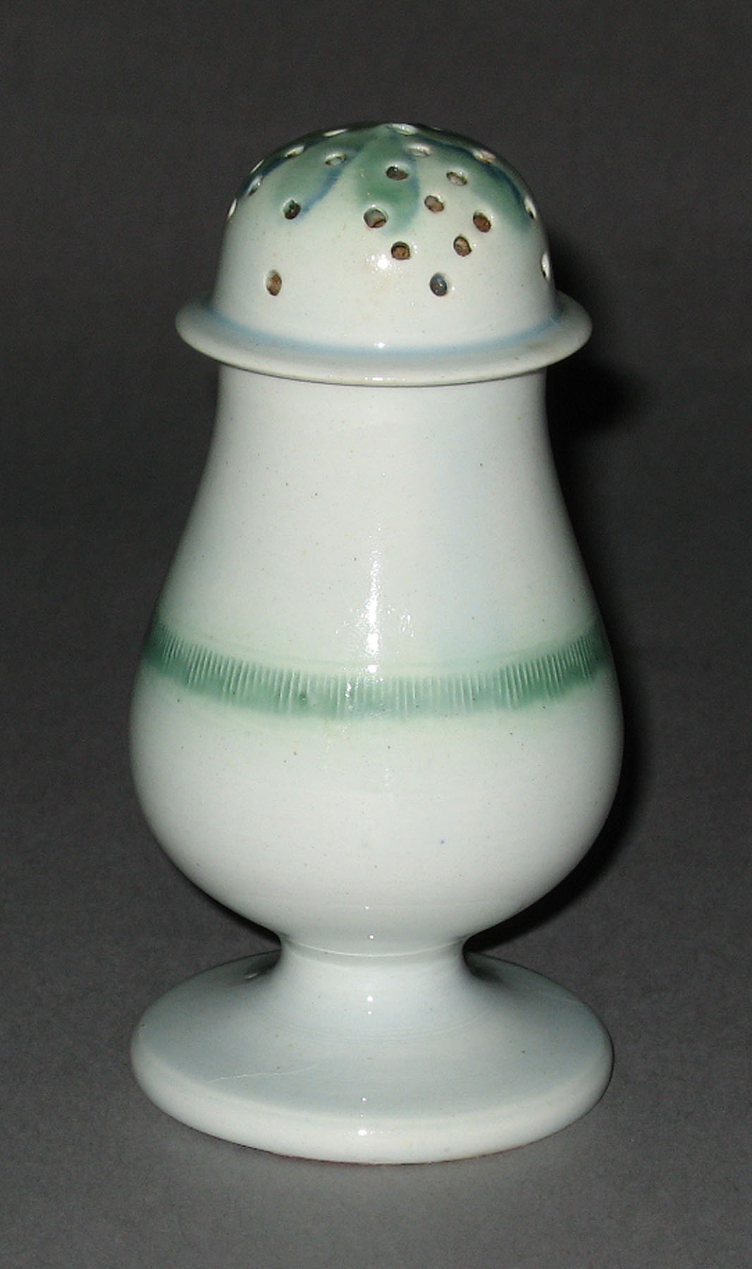 1964.1978 Pearlware caster