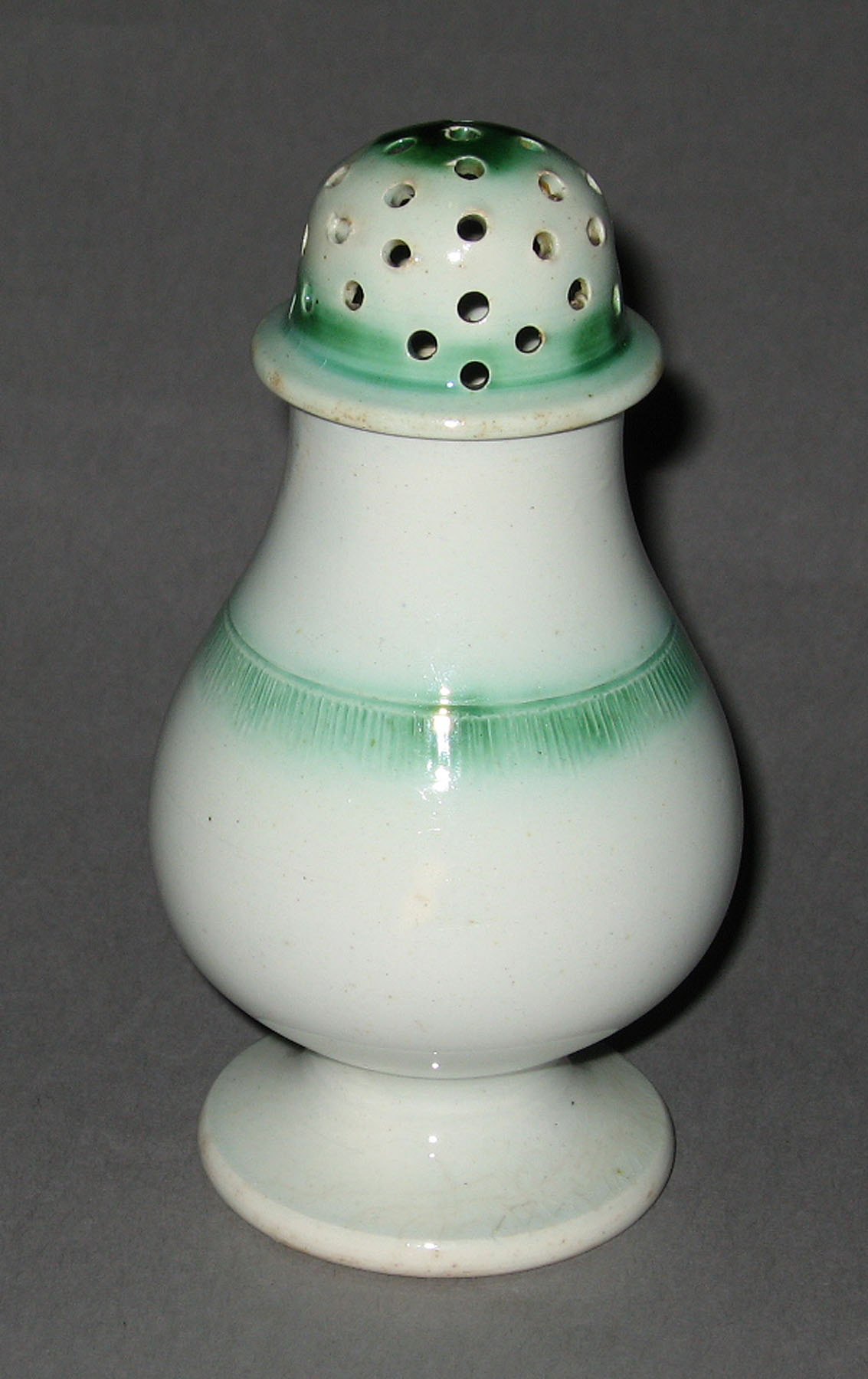 1964.1975 Pearlware caster