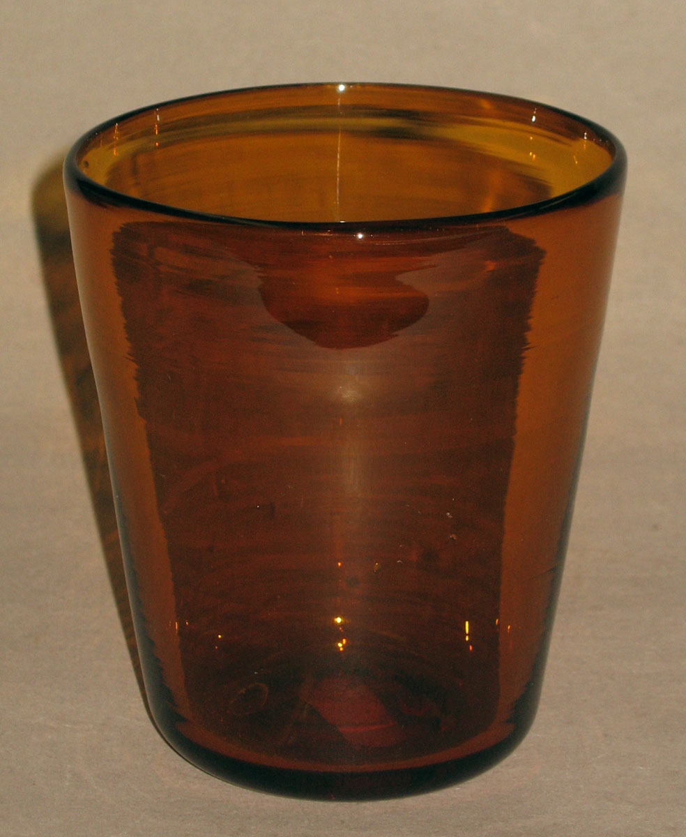 1965.2320.001 Amber glass tumbler