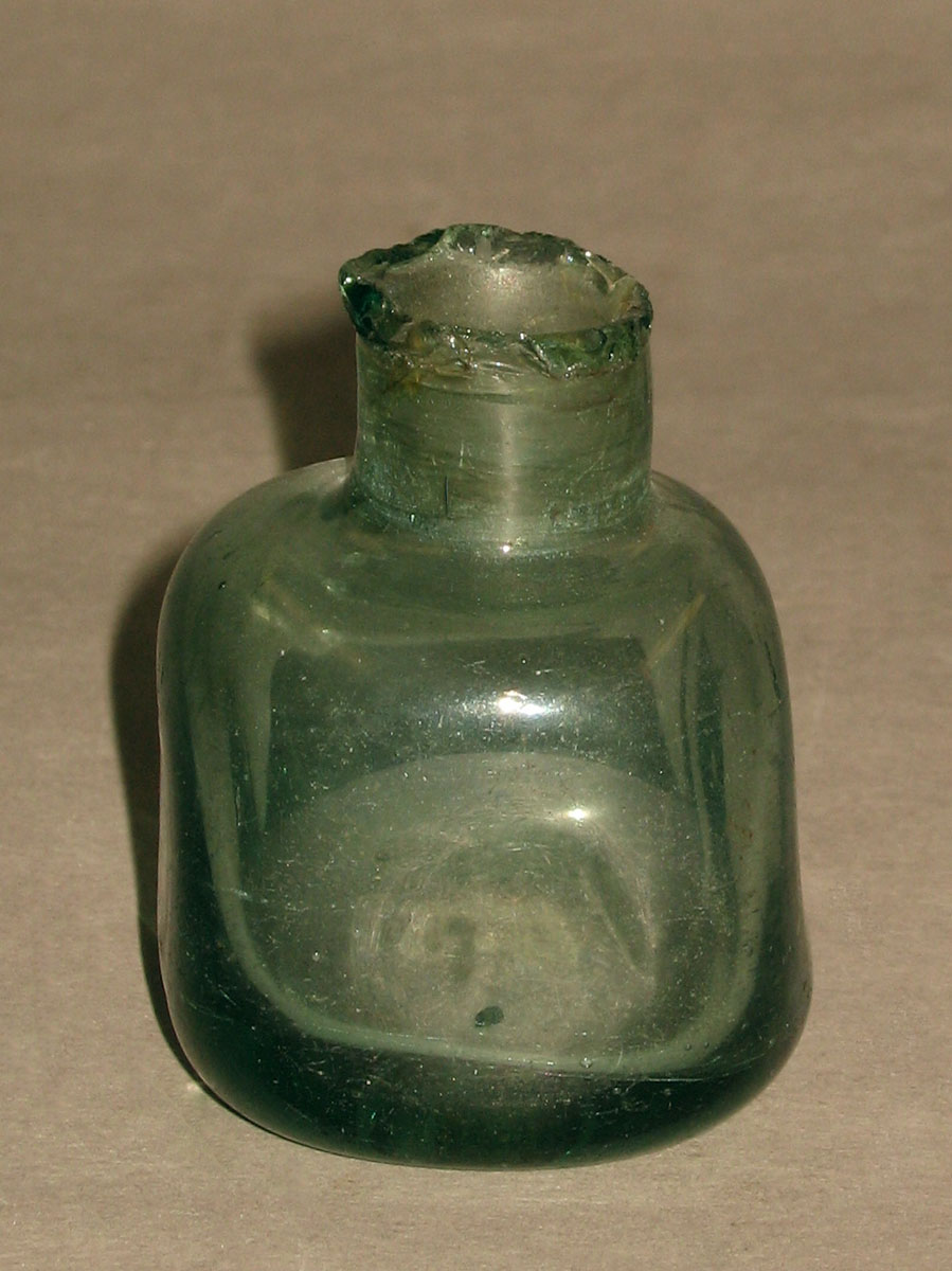 1968.0740 Glass bottle