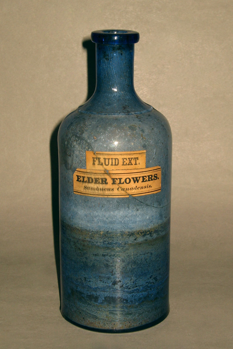 1961.0257 Glass bottle