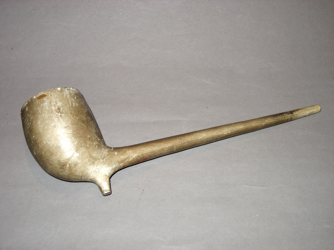 1954.0001.004 Pipe