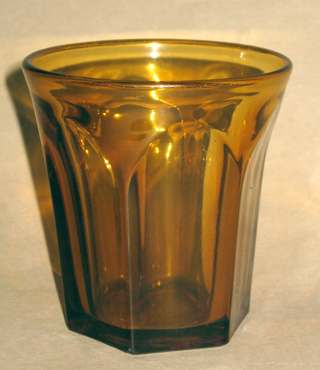 1961.0685.001 Amber pressed glass tumbler