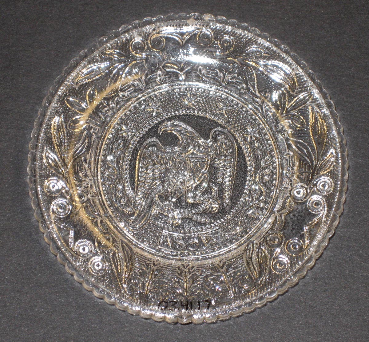 2003.0041.017 Glass cup plate