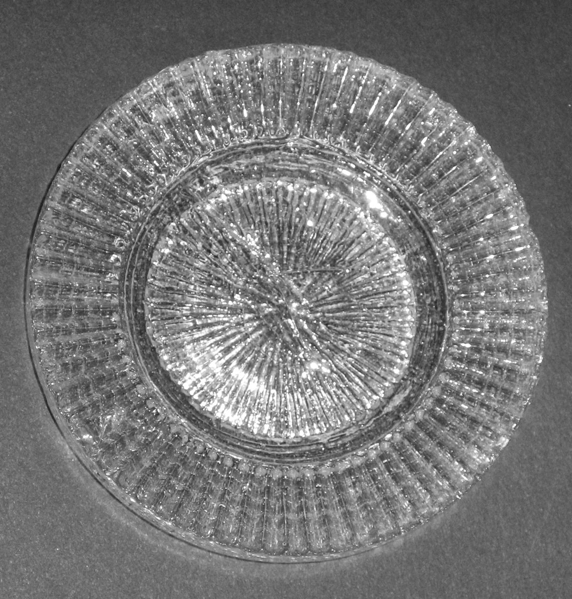 2003.0041.029 Glass cup plate