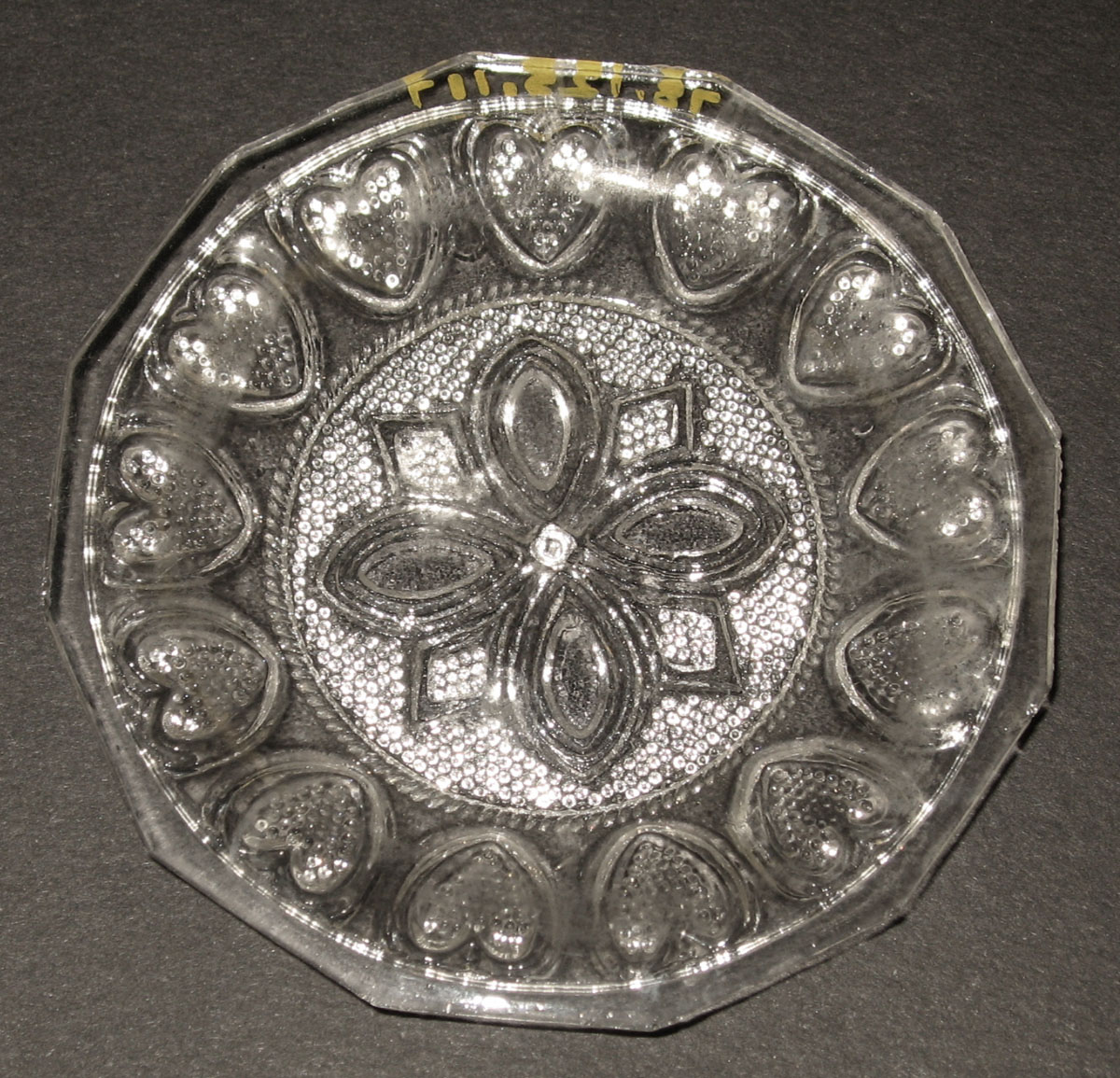1978.0125.117 Glass cup plate
