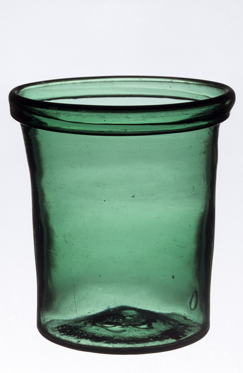 1957.0018.010 Glass jar