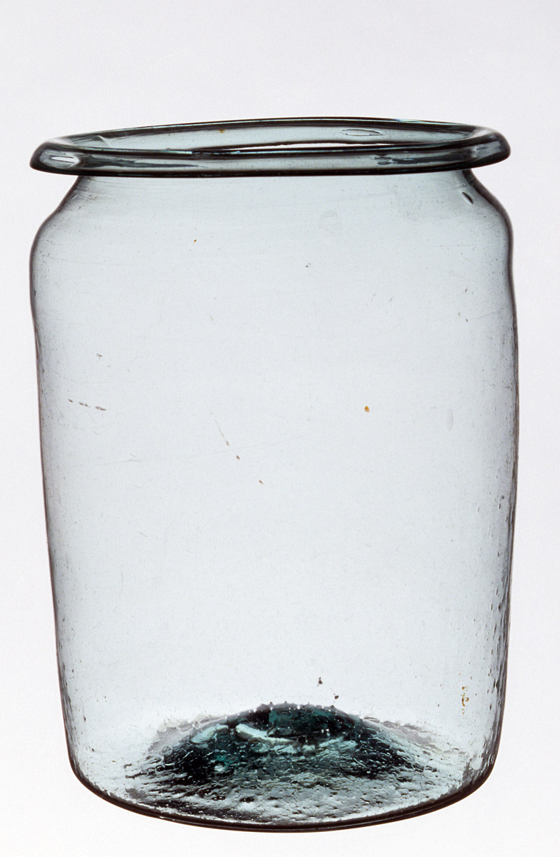 1958.018.008 Glass jar