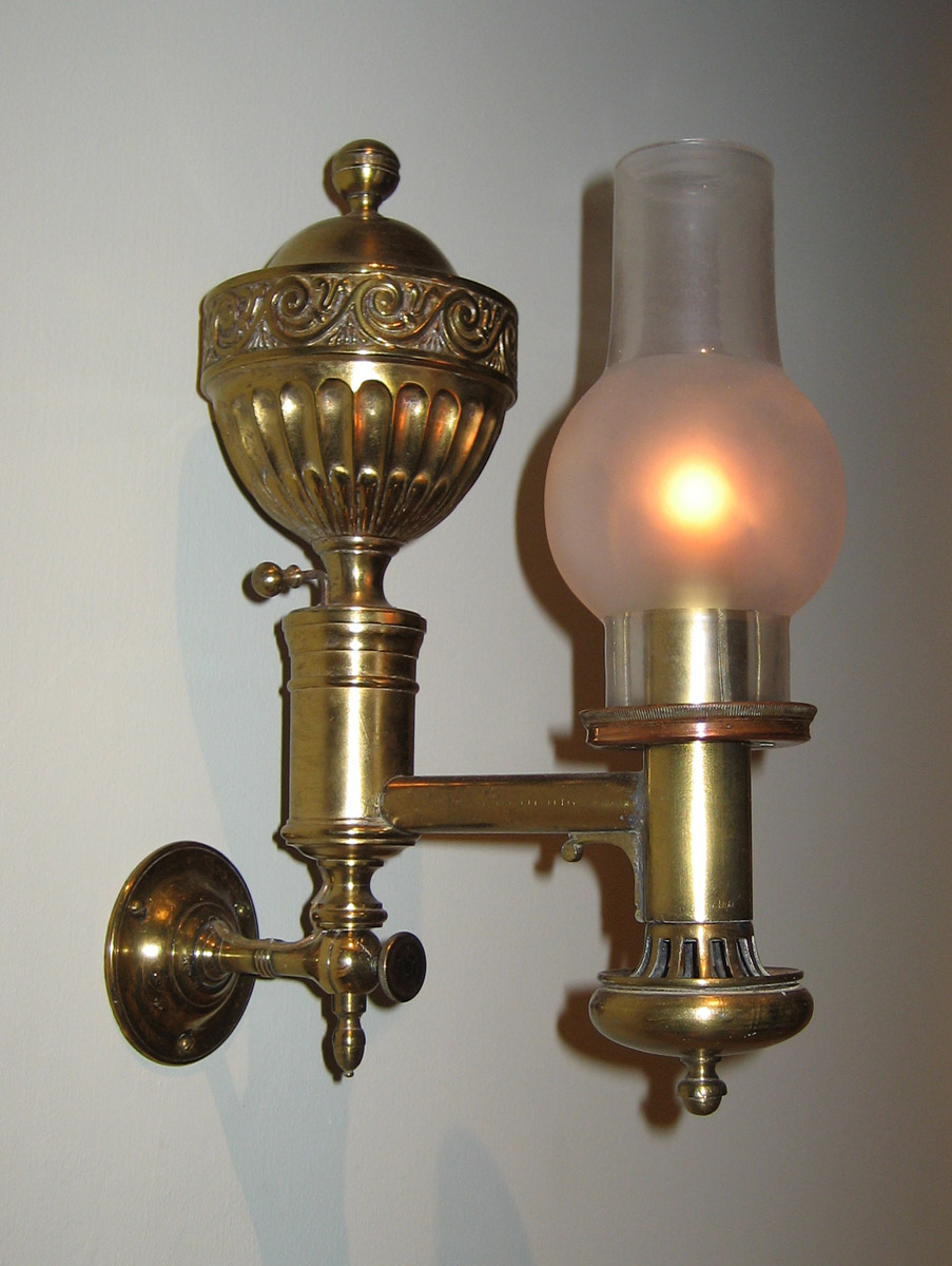 1958.2888 Lamp
