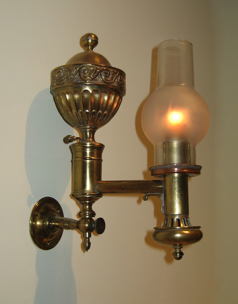 1958.2889 Lamp