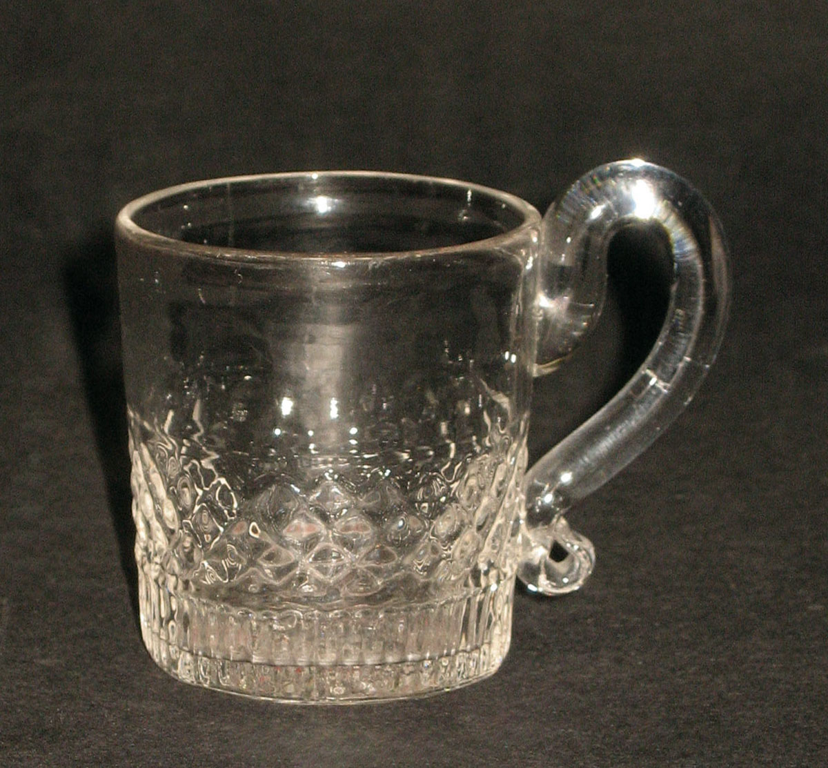 1959.3191 Glass mug