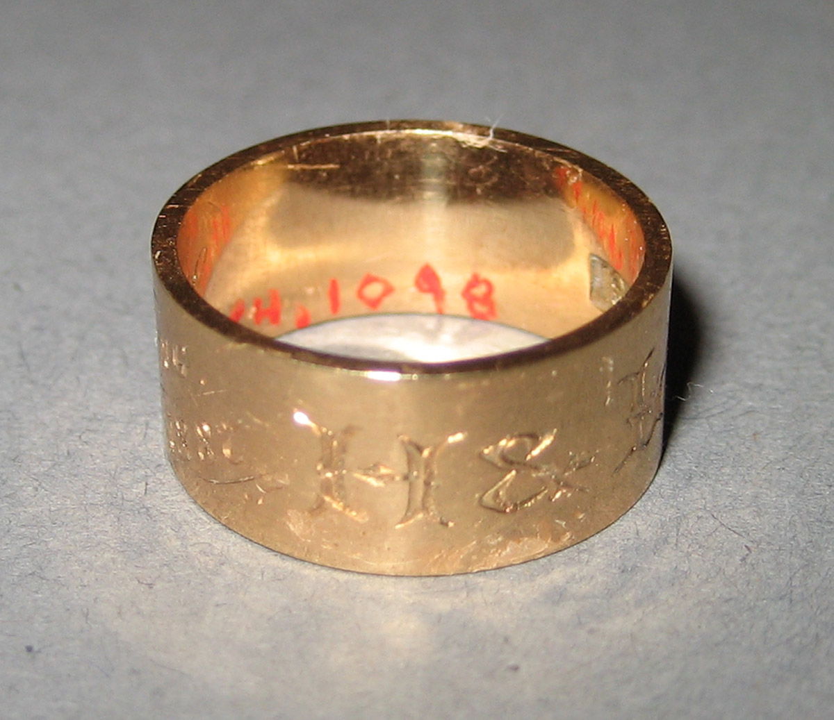 1964.1098 Ring