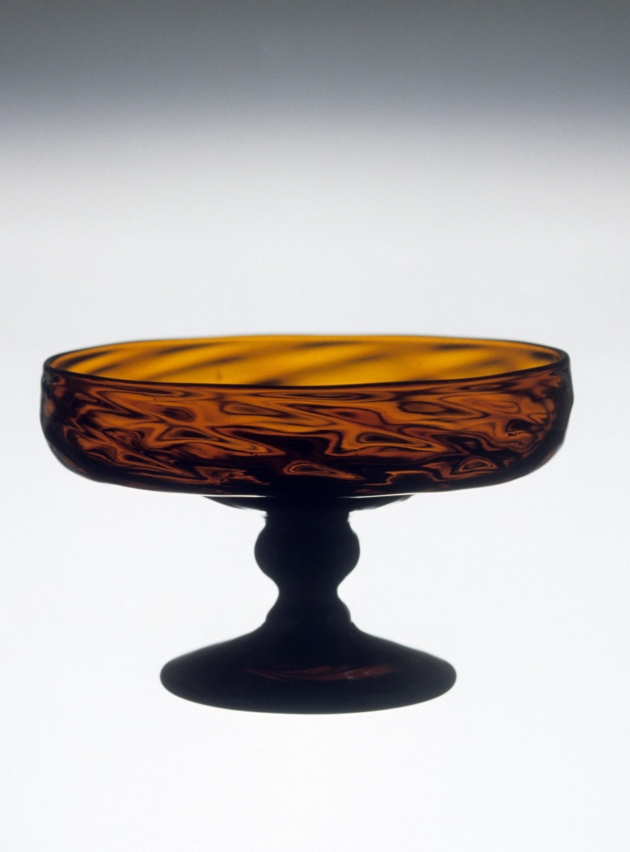 1959.3035 Glass compote