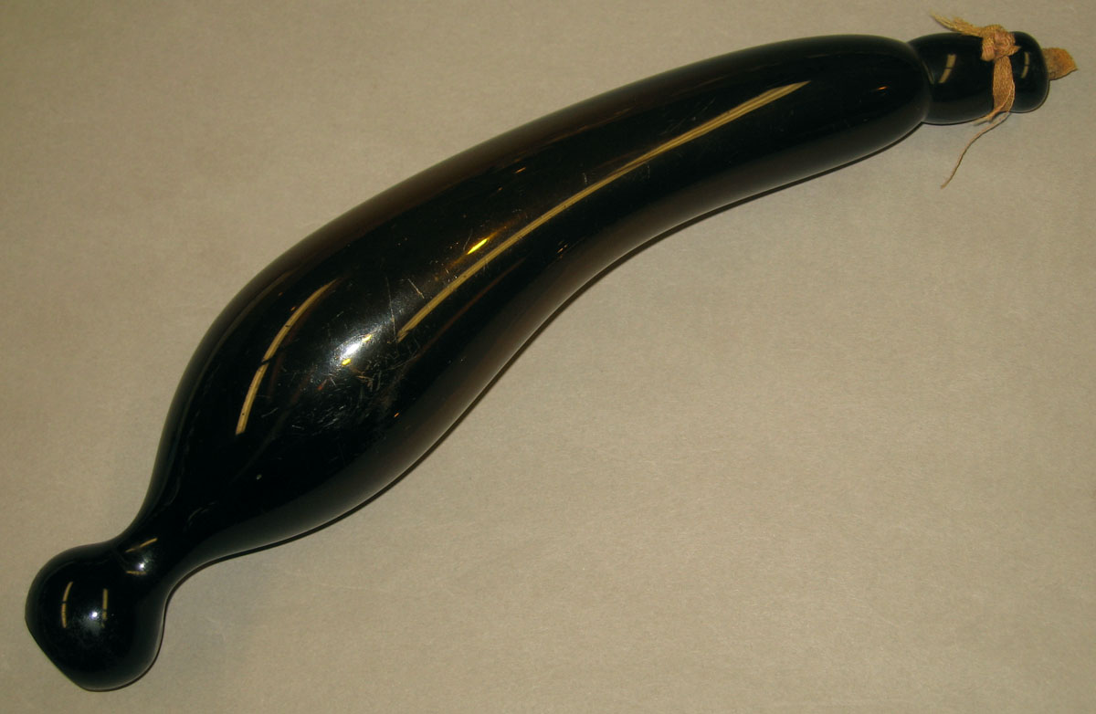 1996.0030 Glass powder horn